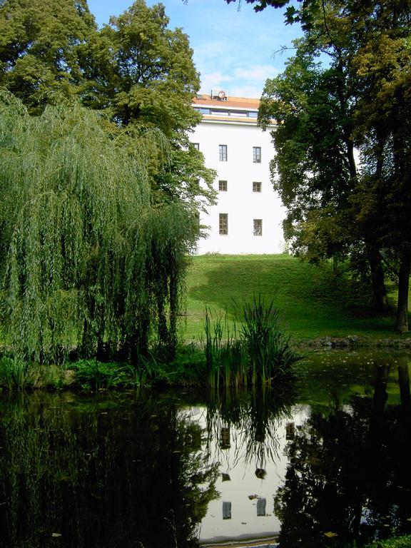 Hotel Zamecka Sypka Blansko Exterior photo